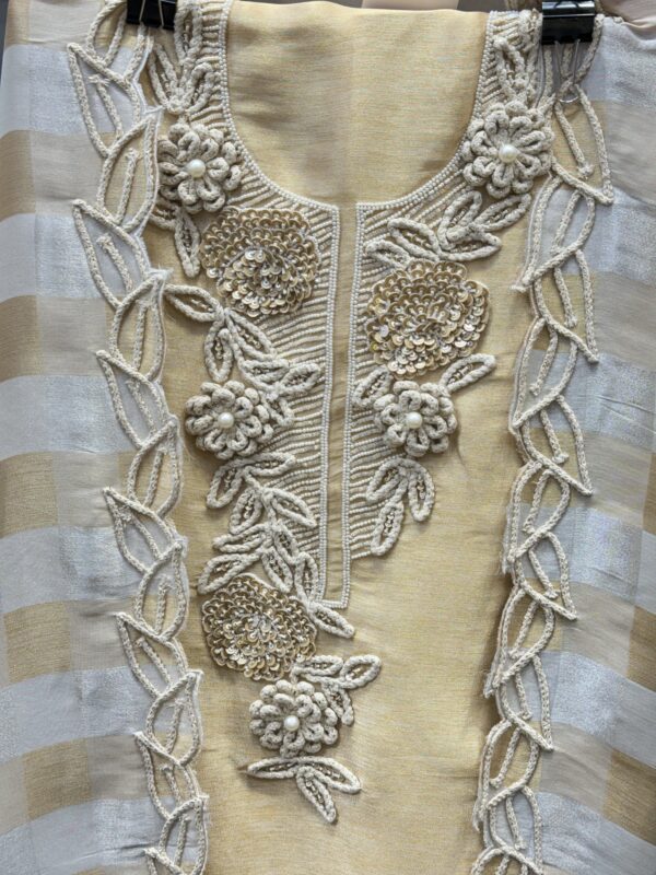 Pure tissue unstitched pattern with unique hand work. - Image 2